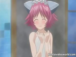 Pievilcīgs anime jauns sieviete piederēja uz vannas istaba