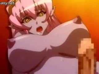 Krūtinga anime kalė gauna papai pakliuvom