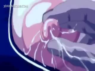 Tre randy dubbar knull en pleasant animen enligt vatten