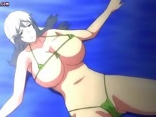 Anime milf wrijft snavel met haar borsten
