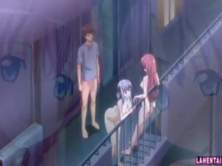 Twee hentai meisjes geneukt buitenshuis door schooljongen in trio