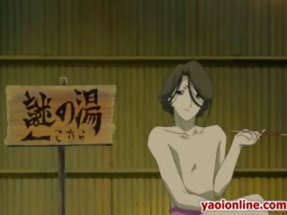 Ζευγάρι του hentai striplings να πάρει glorious λούτρο σε ένα πισίνα